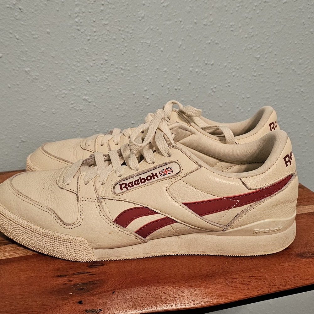 Reebok Off White Size 9.5